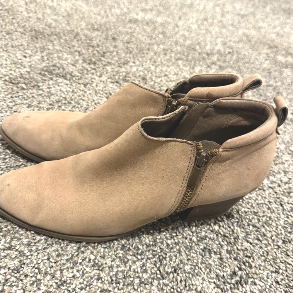 Women’s Tan Ankle Boots